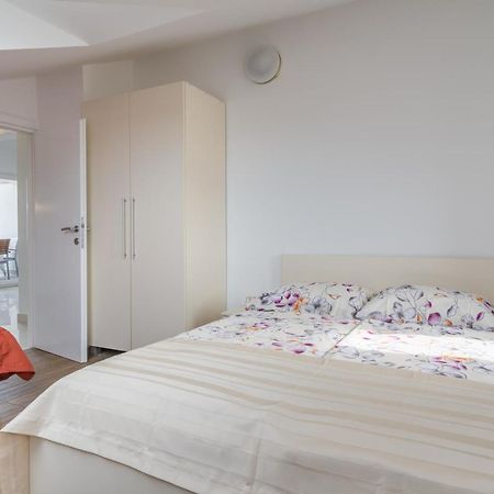 Apartments & Rooms Lavanda Malinska Luaran gambar