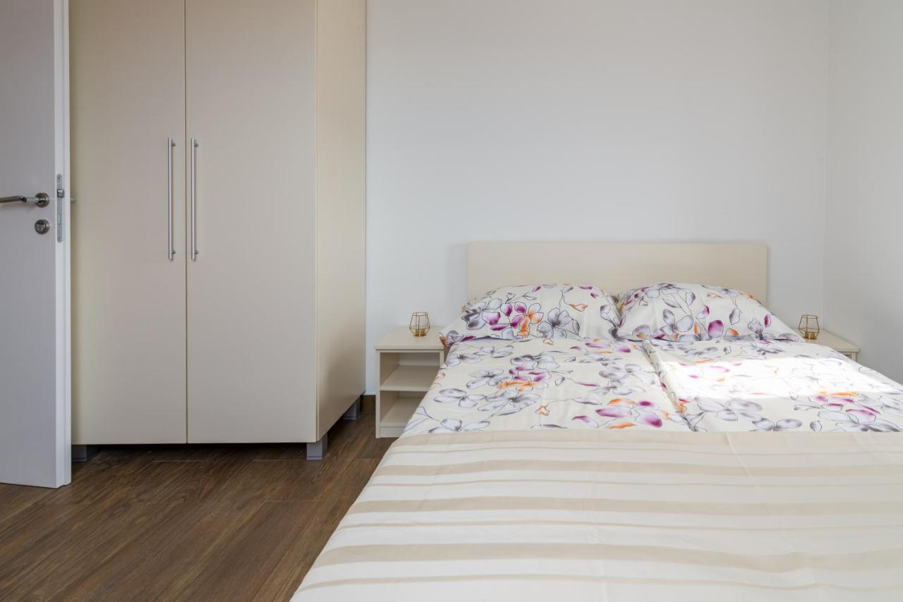 Apartments & Rooms Lavanda Malinska Luaran gambar