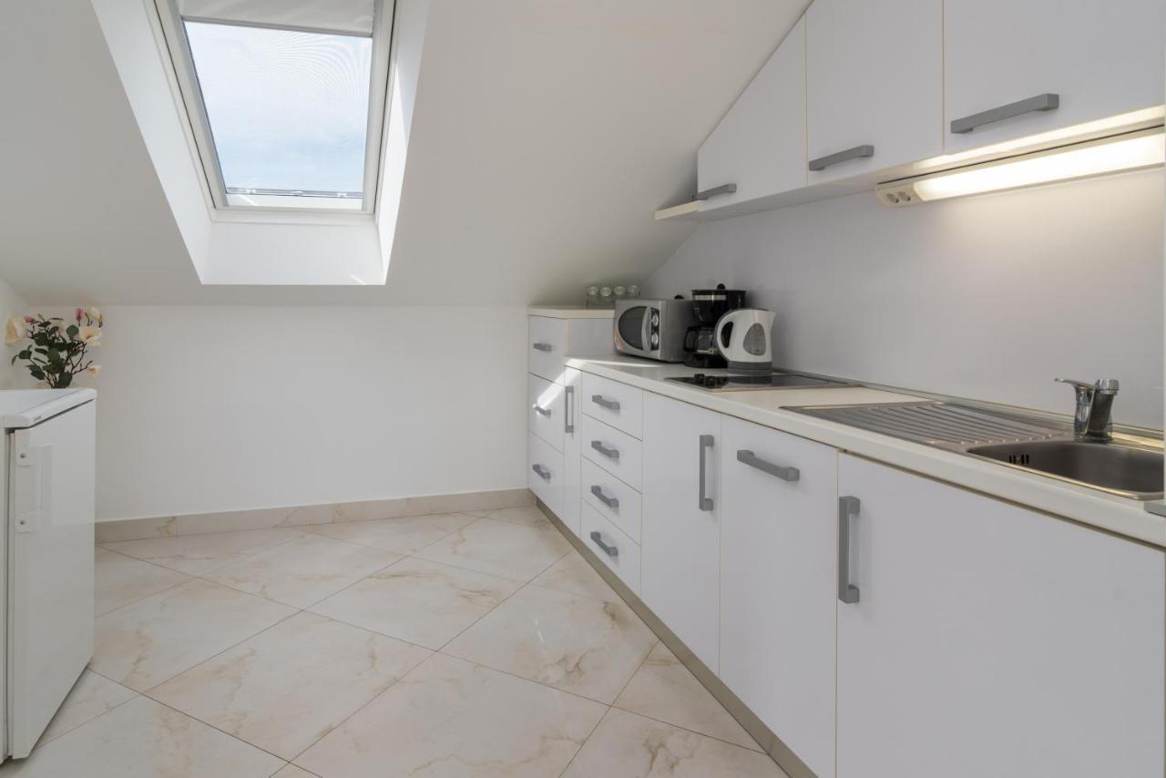 Apartments & Rooms Lavanda Malinska Luaran gambar