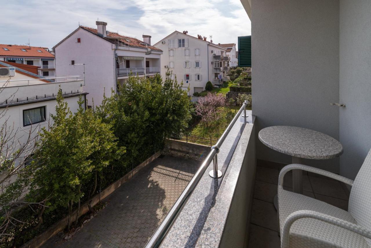 Apartments & Rooms Lavanda Malinska Luaran gambar