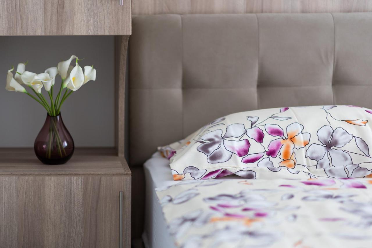 Apartments & Rooms Lavanda Malinska Luaran gambar