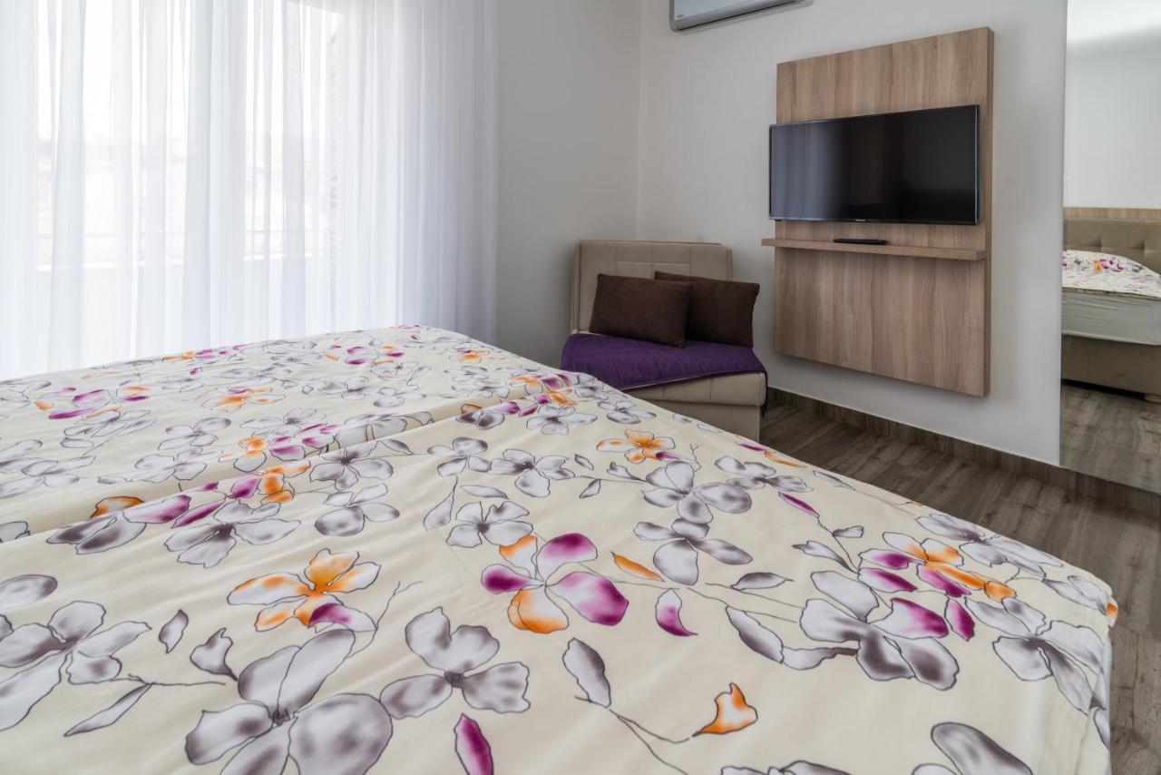 Apartments & Rooms Lavanda Malinska Luaran gambar